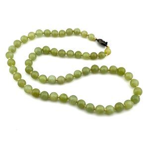 Vintage Chinese Export Green Beaded Necklace Serpentine Stone Rounds Knotted